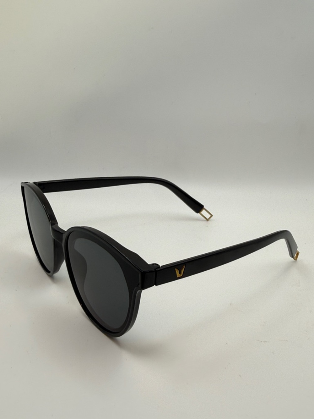 Gentle Monster Black Peter 01 Sunglasses Black FLATBA Gold V Logo- VGUC